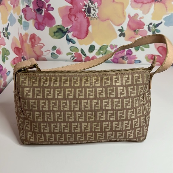 💯Authentic Fendi Shoulder Bag Small size 🍀 - Picture 15 of 17